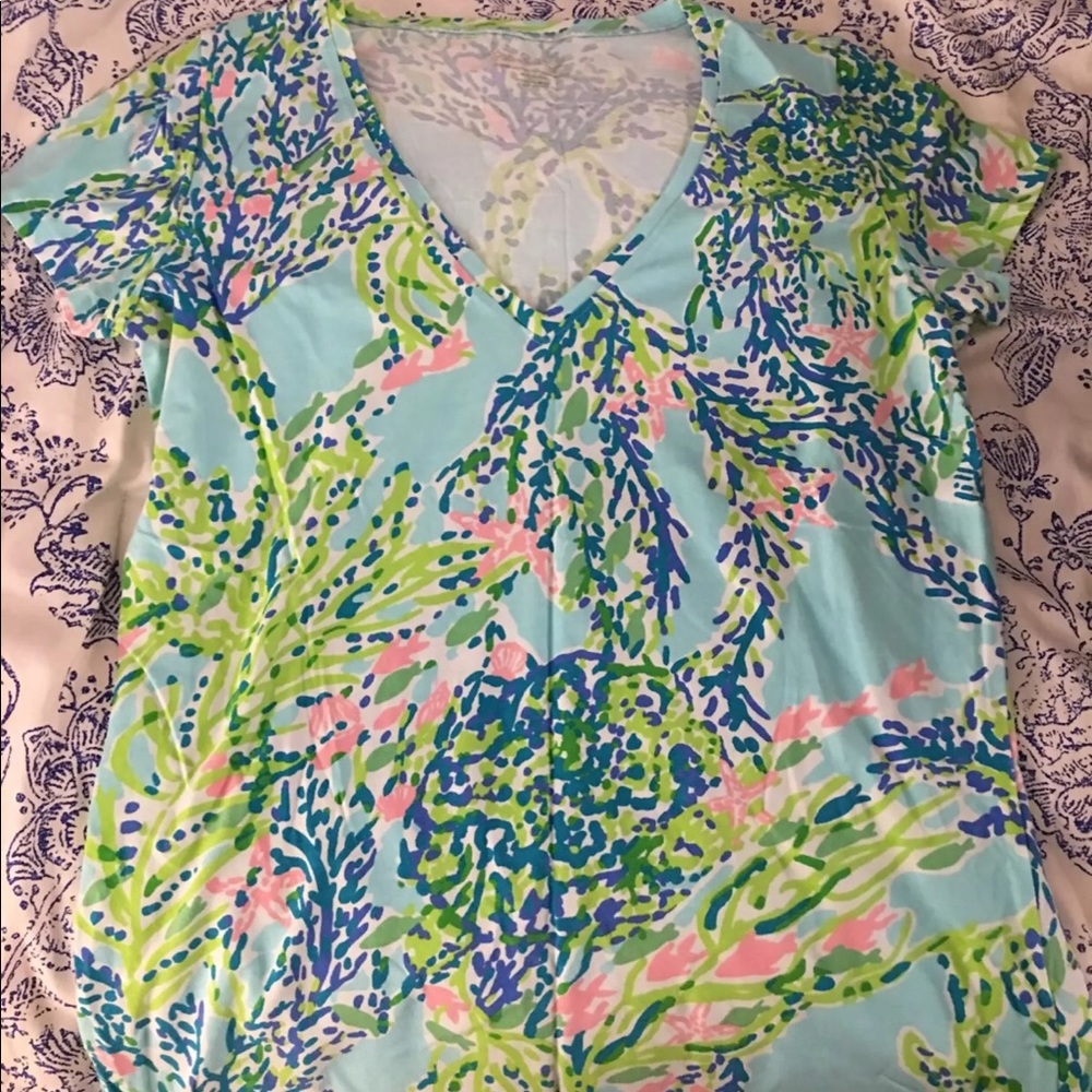 Lilly Pulitzer Tee, V Neck, Short Sleeves, Medium